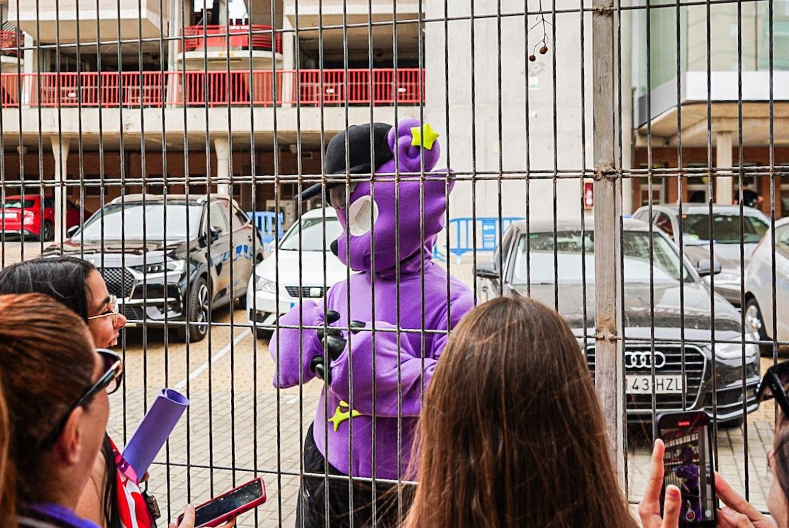 La llegada de Saiko a Los Cármenes, en imágenes