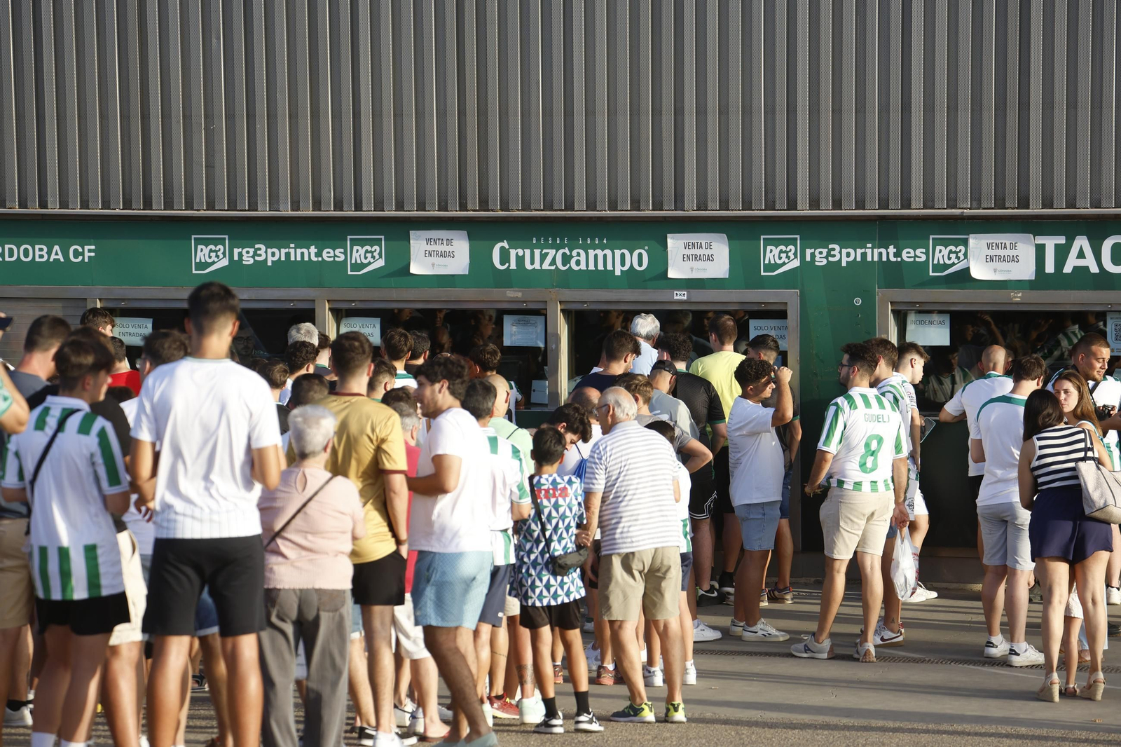 Las mejores fotos del ambientes en El Arcángel para el Córdoba CF - Rayo Vallecano
