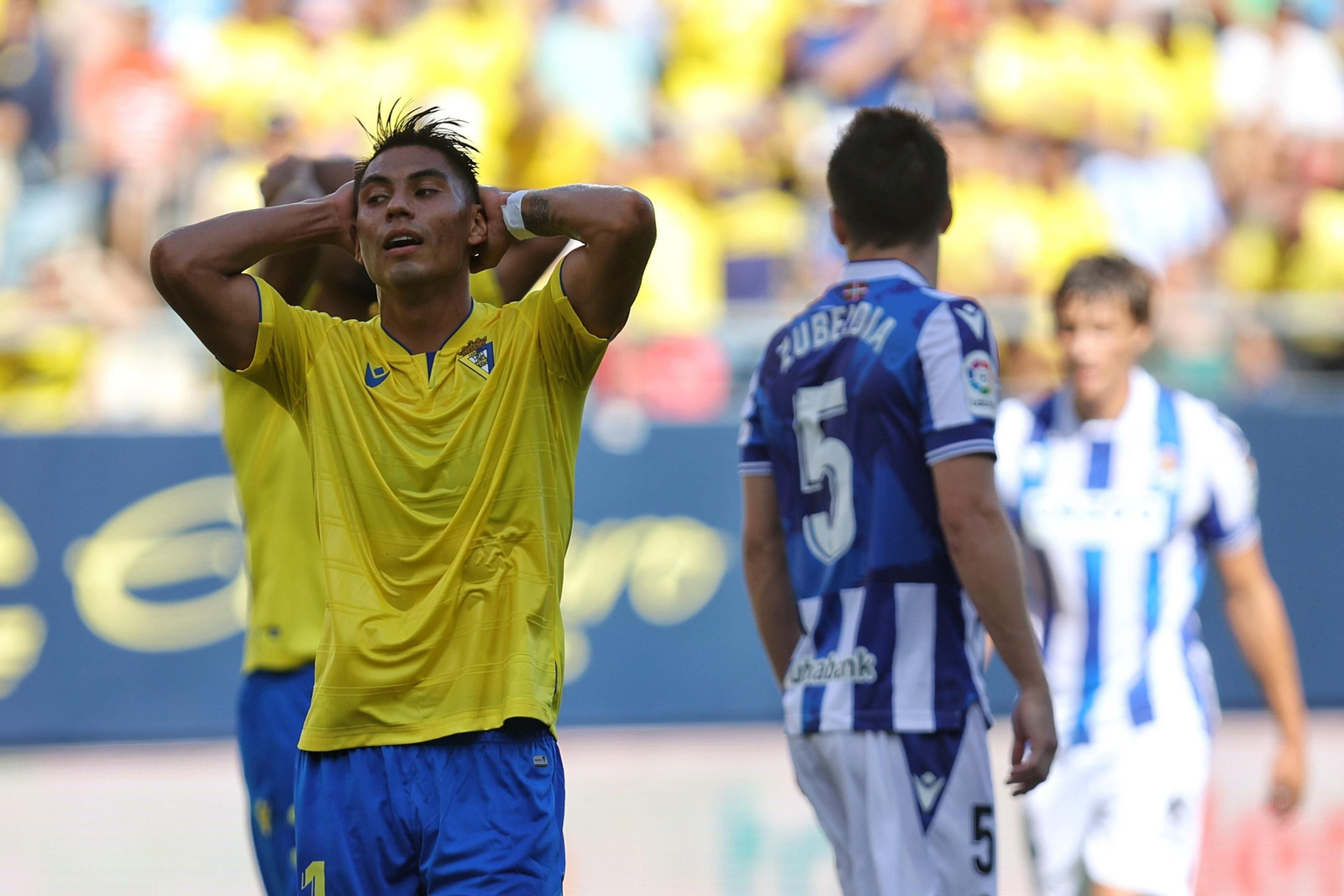 Gesto de desesperación de Arzamendia ante la Real Sociedad.