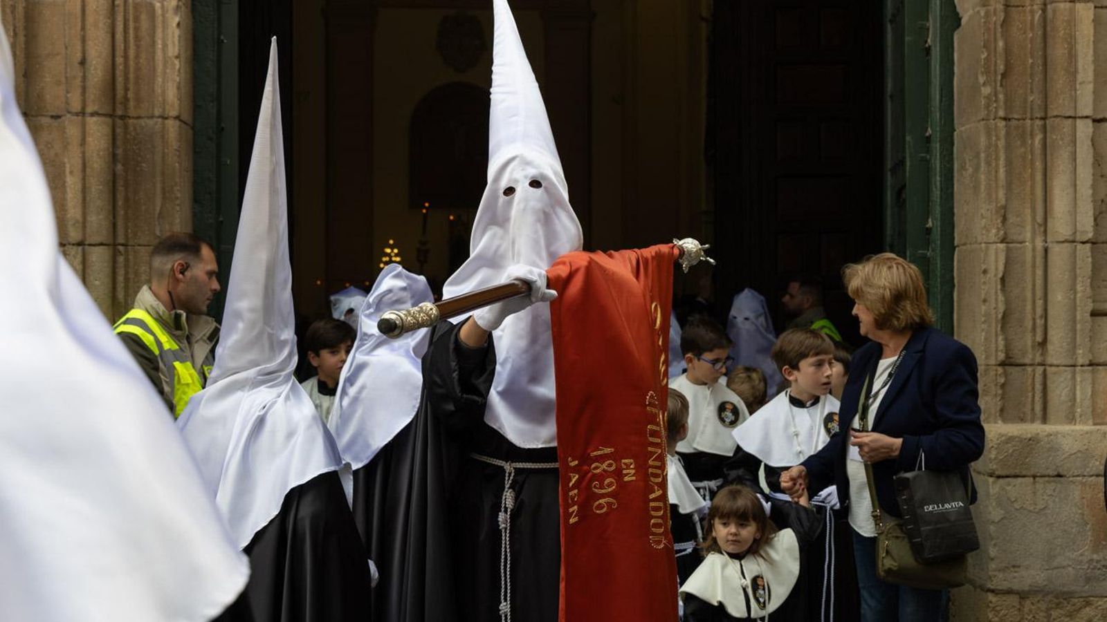 Los jiennenses se recrean con la cofradía de los Estudiantes un nuevo Lunes Santo