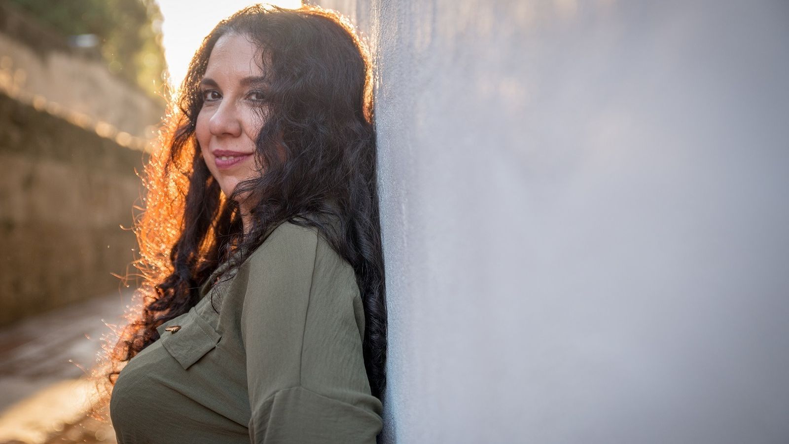 La periodista, Fátima Fernández, autora del primer poemario 'Y beberme los vientos'.