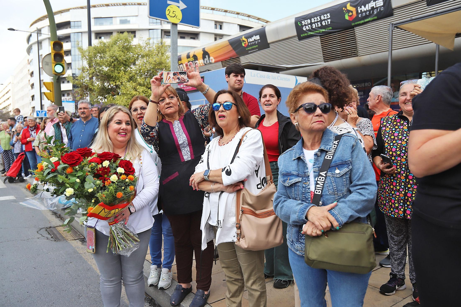 El Rocío 2023: Imágenes de la Hermandad de Emigrantes en su salida de Huelva