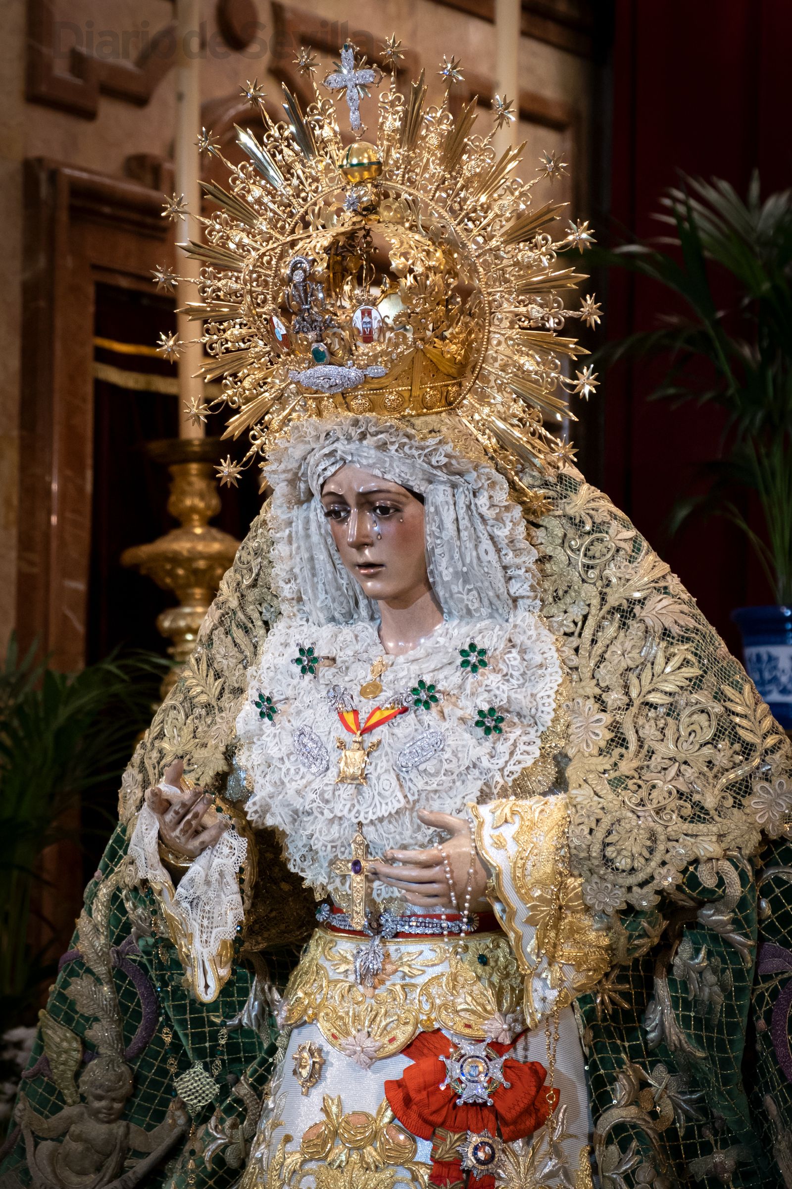 La veneración a la Virgen de la Esperanza Macarena, en imágenes