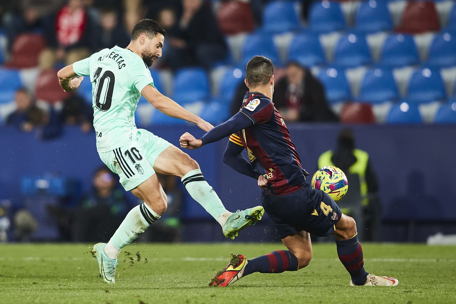 El Levante-Granada CF, en imágenes