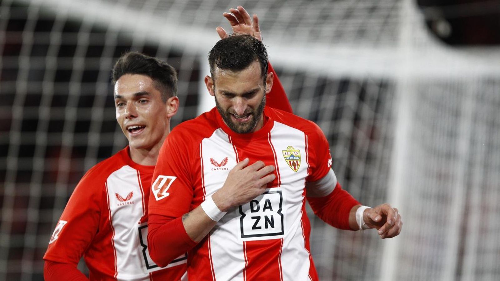 Arribas y Baptistao festejan el tanto del brasileño ante el Málaga.