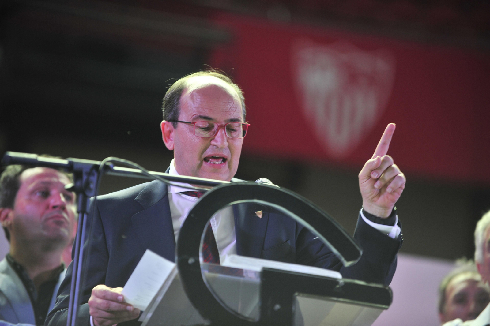 Las imágenes del acto de los 'Fieles de Nervión'