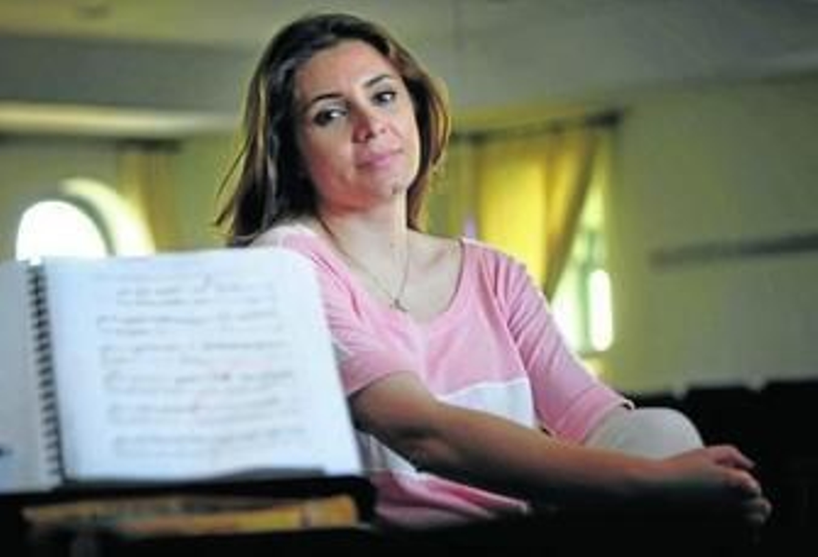 La soprano Sabina Puértolas, en el teatro jerezano que dirige Isamay Benavente.