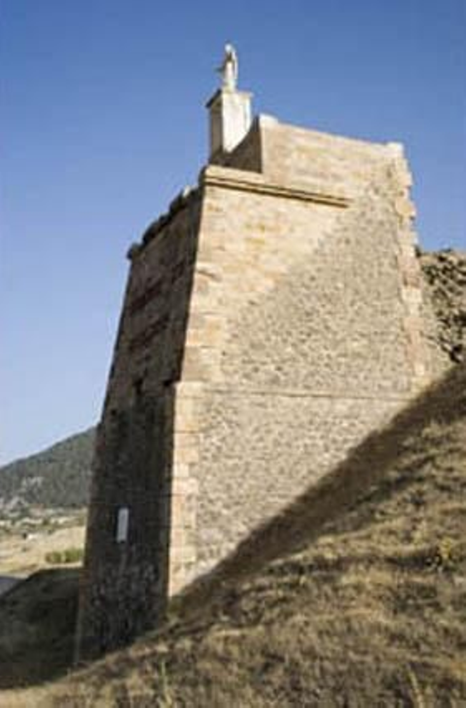 Ayuntamiento de Gor. Monumento al Sagrado Corazón de Jesús.