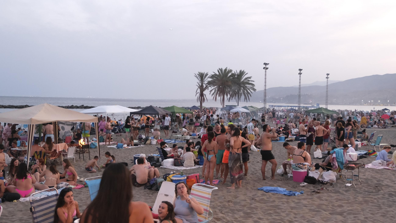 La Noche de San Juan en Almería, en imágenes