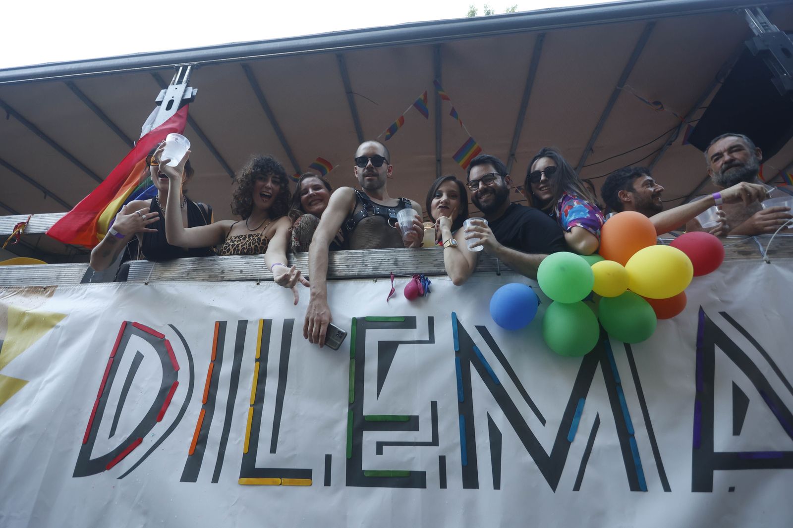 Las imágenes de la cabalgata del orgullo en Sevilla  2022