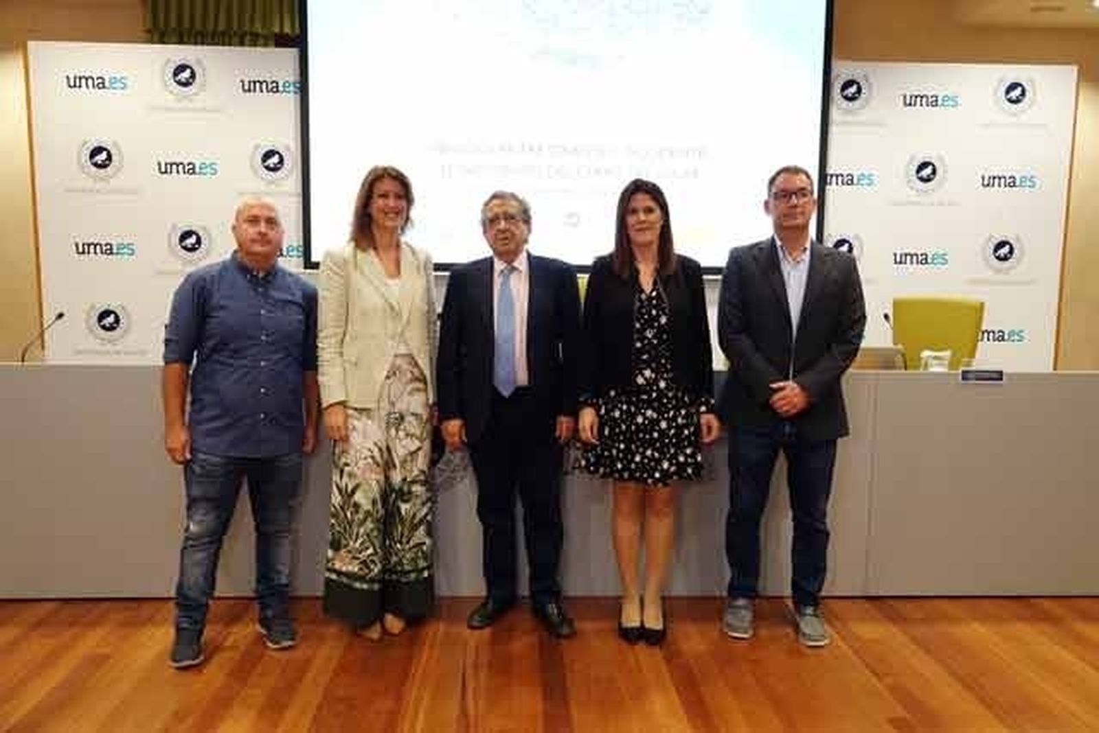Representantes institucionales en la presentación del seminario sobre el yacimiento del Cerro del Villar en el Rectorado de la UMA.