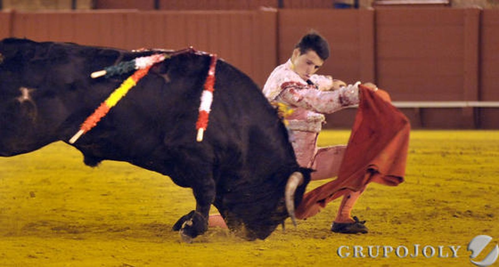 Juan Carlos Carballo cerró las novilladas con el sexto novillo.

Fotos: Juan Carlos Vázquez