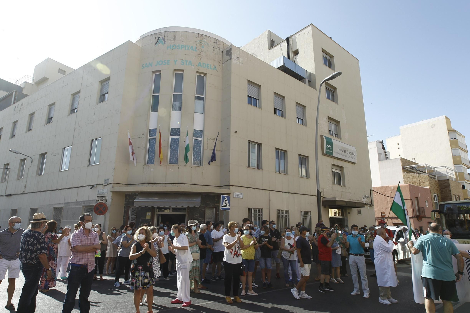 Concentración contra el cierre del Hospital Cruz Roja el pasado mes de julio