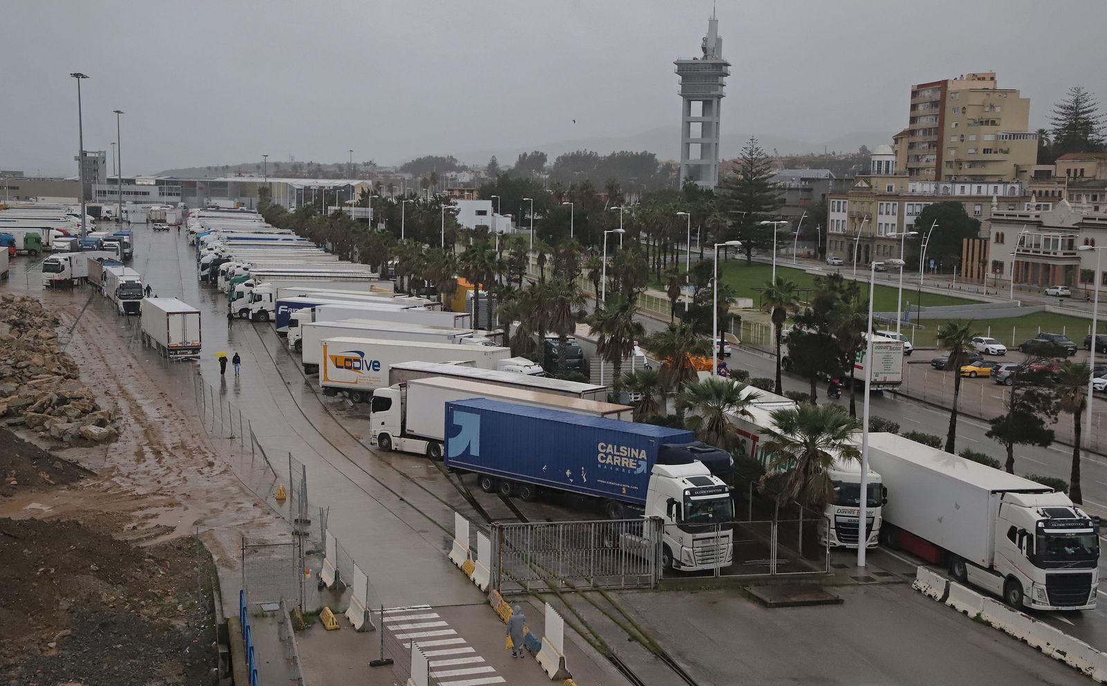 Fotos del cierre del acceso para camiones en el Puerto de Algeciras