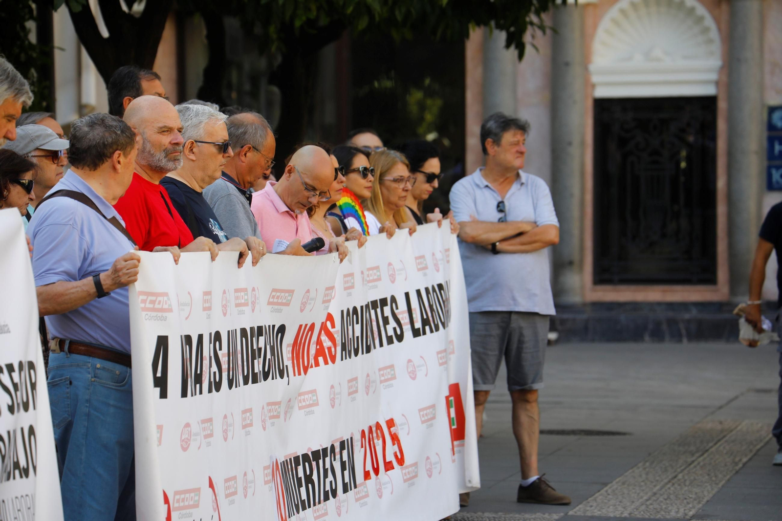 En imágenes, la concentración por los fallecidos en accidente laboral en Córdoba