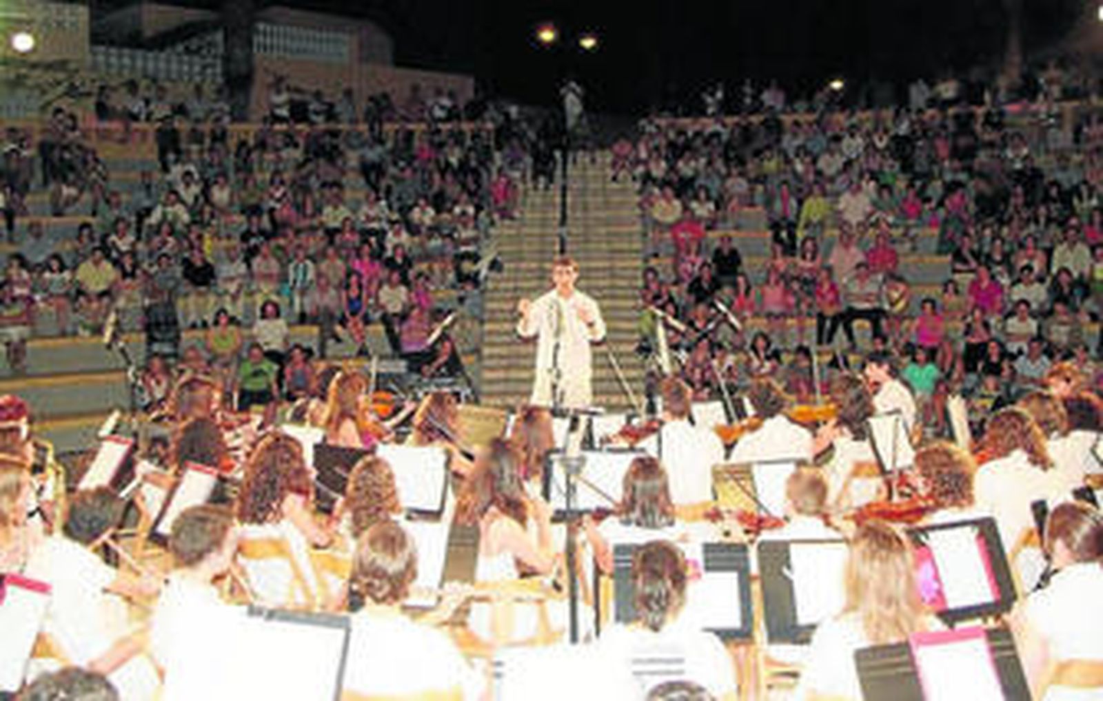 Actuación de esta formación en el Anfiteatro de Roquetas.