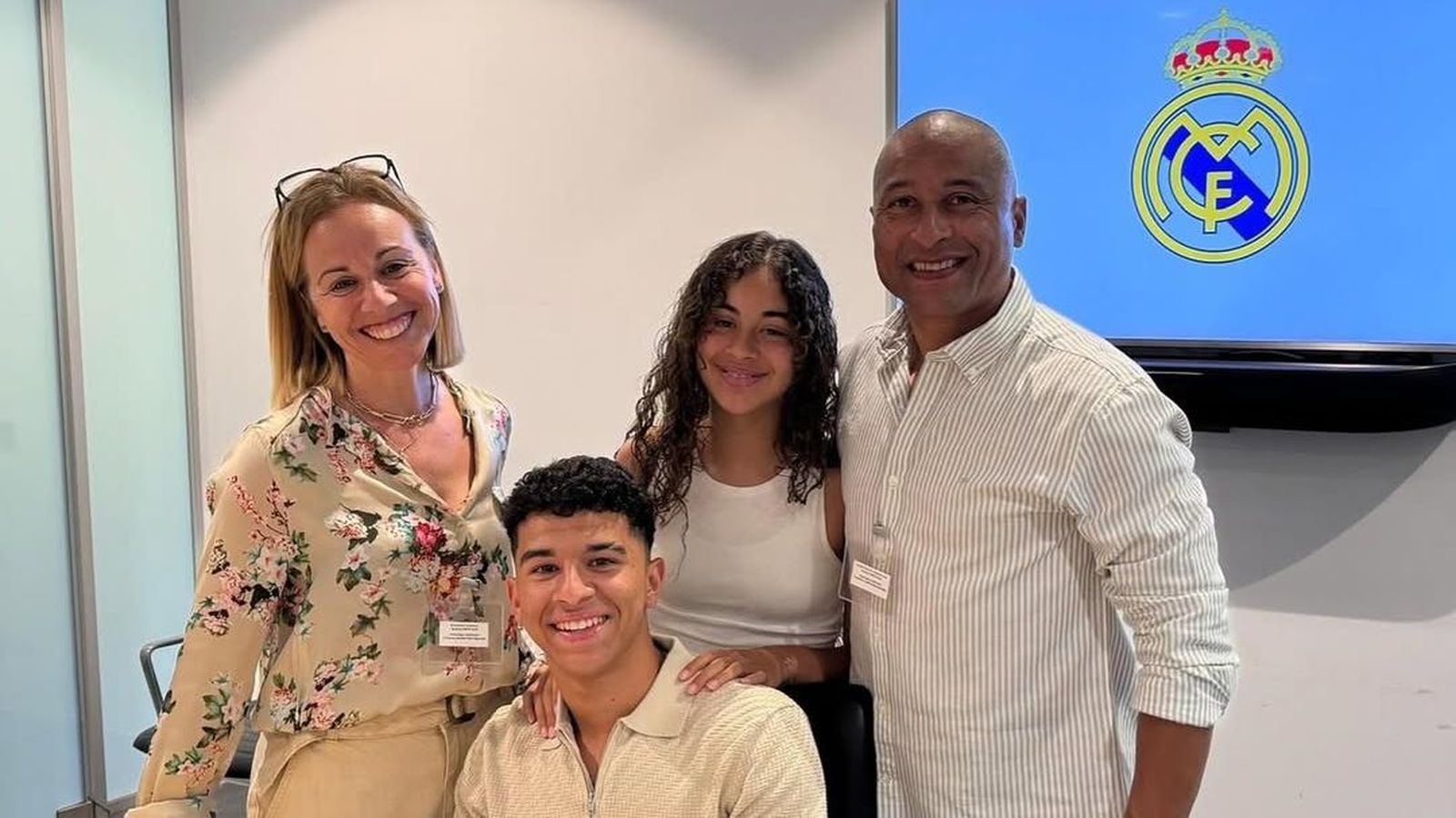 La familia Romero, en el acto de la firma