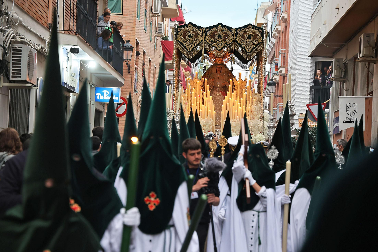 Miércoles Santo: La Hermandad de La Esperanza por las calles de Huelva