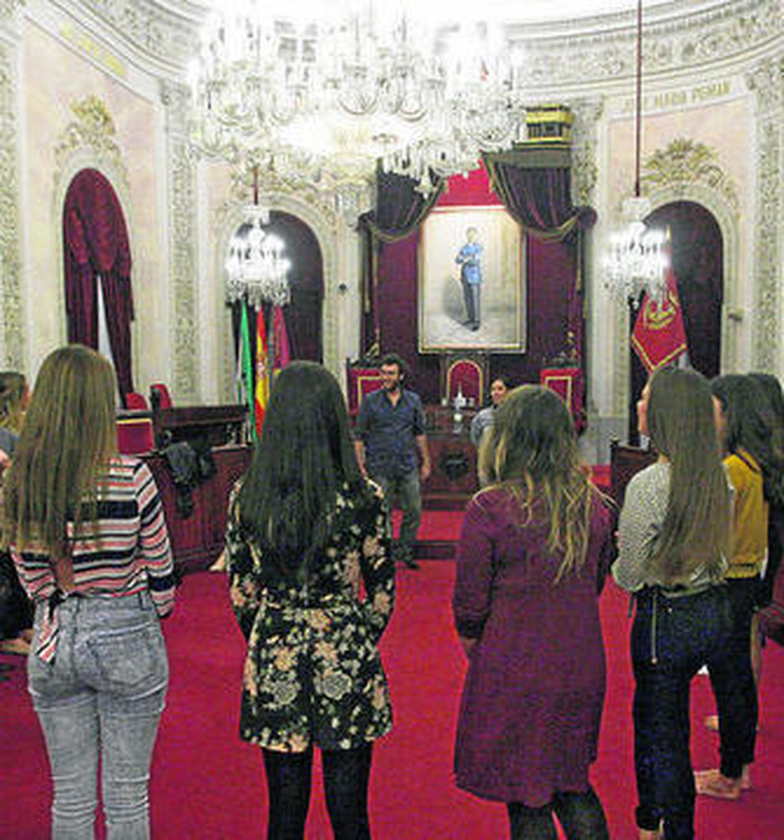 Las aspirantes, durante los juegos en el Salón de Plenos