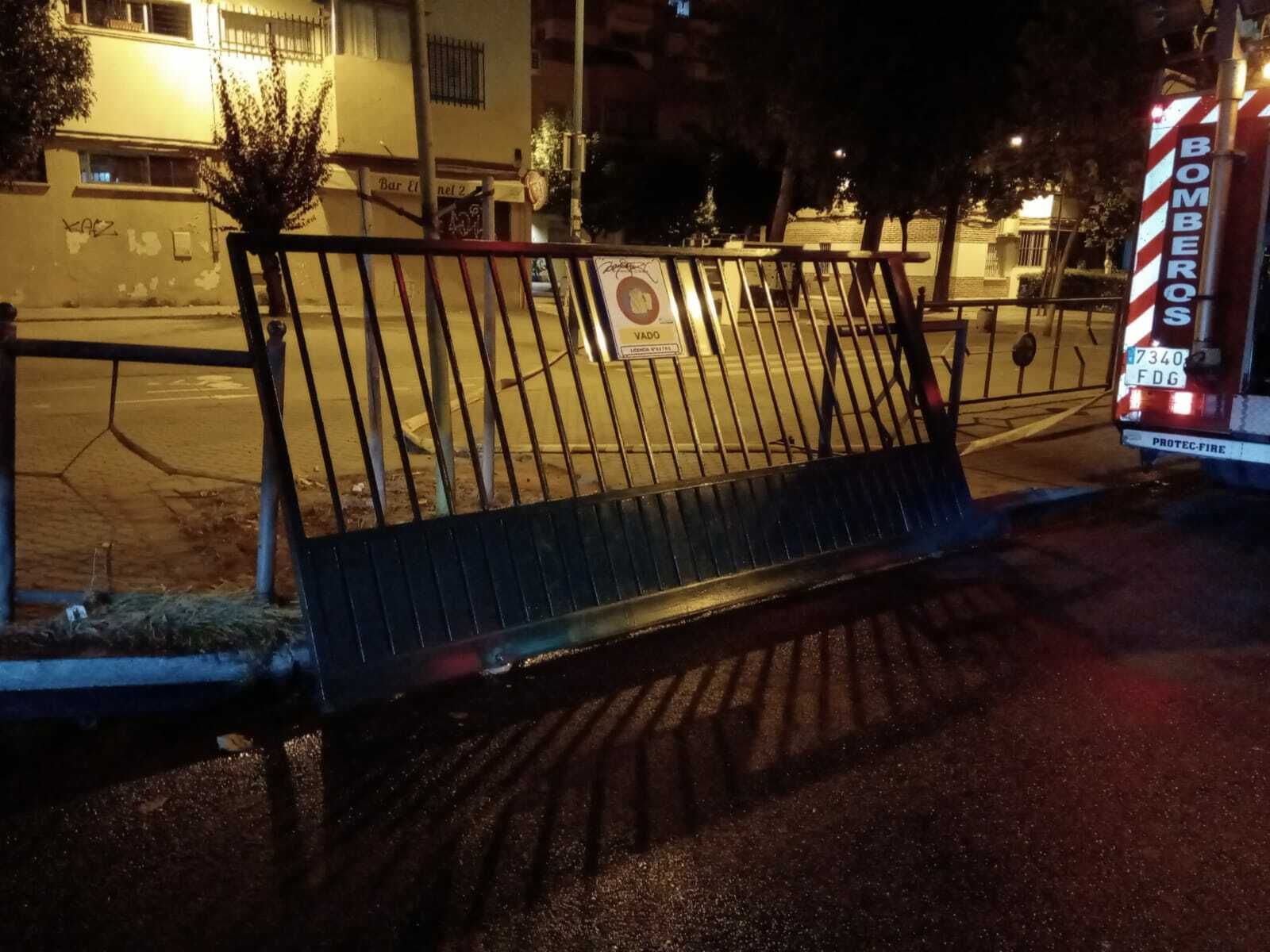 La cancela que bloqueaba el paso.