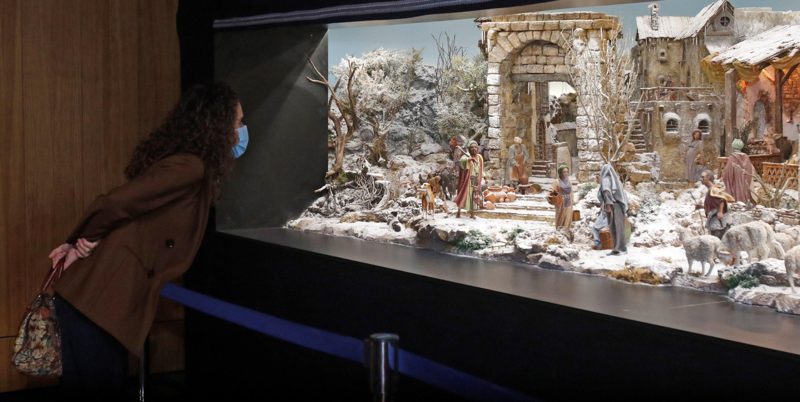 El belén de estilo nórdico de la Fundación Cajasol, en fotografías