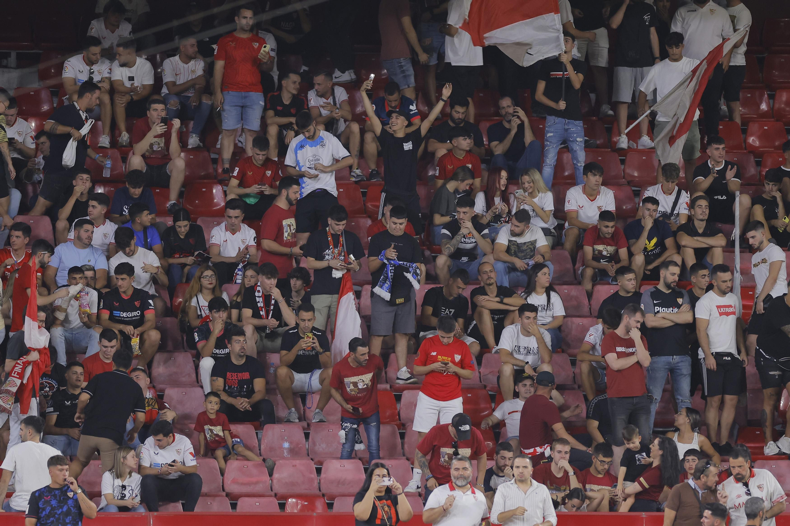 Búscate en las fotos del Sevilla-Rayo