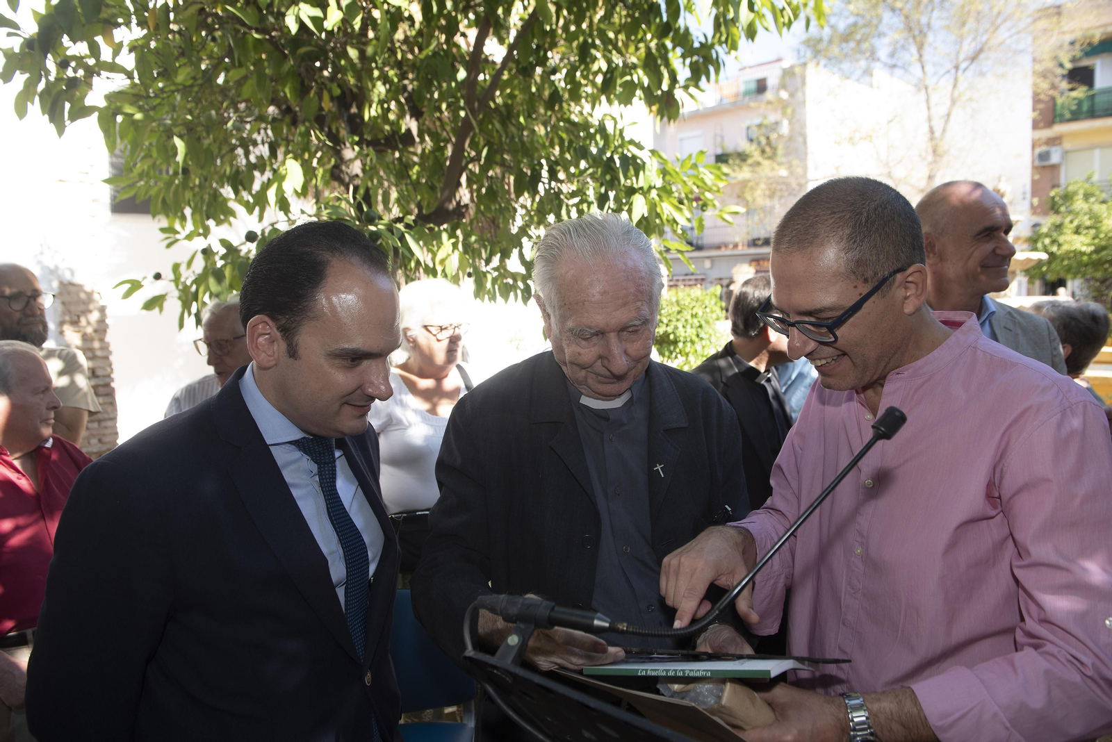 Las imágenes de la inauguración de los jardines del párroco D. Pedro Ybarra
