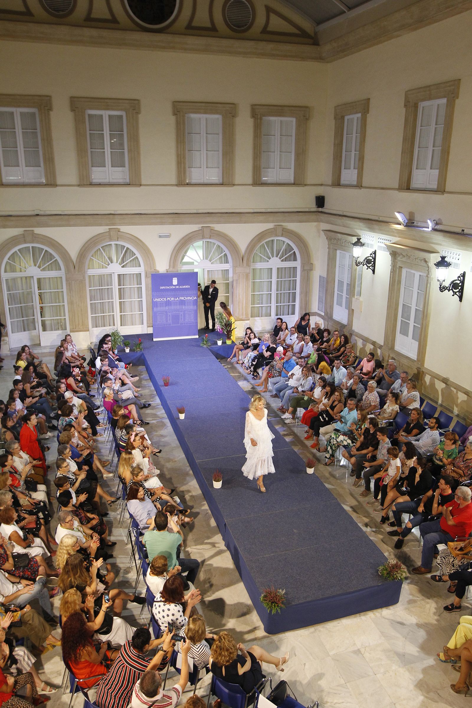 Fotogalería desfile de moda Asociación de Fibromialgia de Almería AFIAL