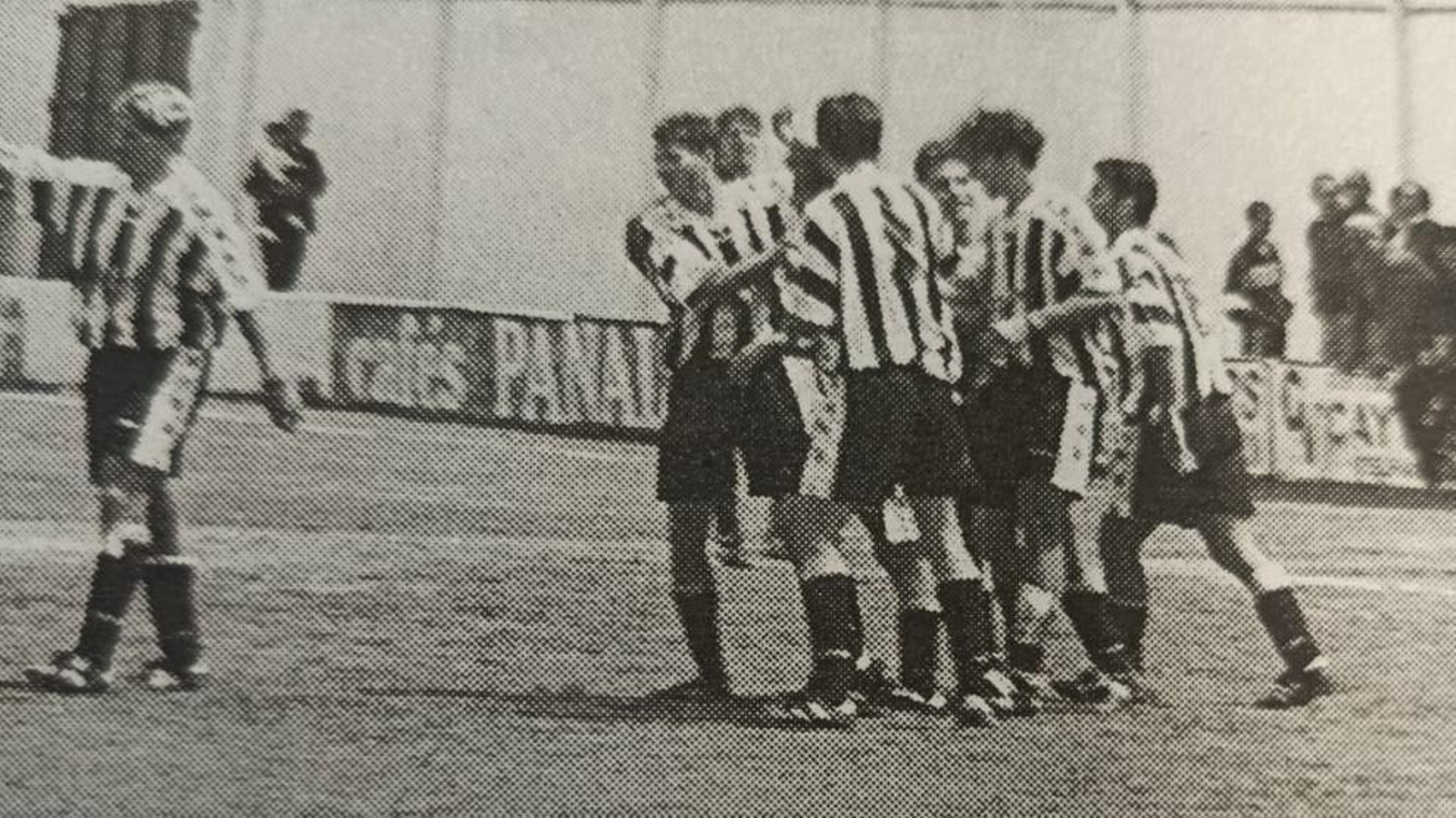 Jugadores de la Balona festejan uno de los goles del 0-4 en su última visita a Utrera
