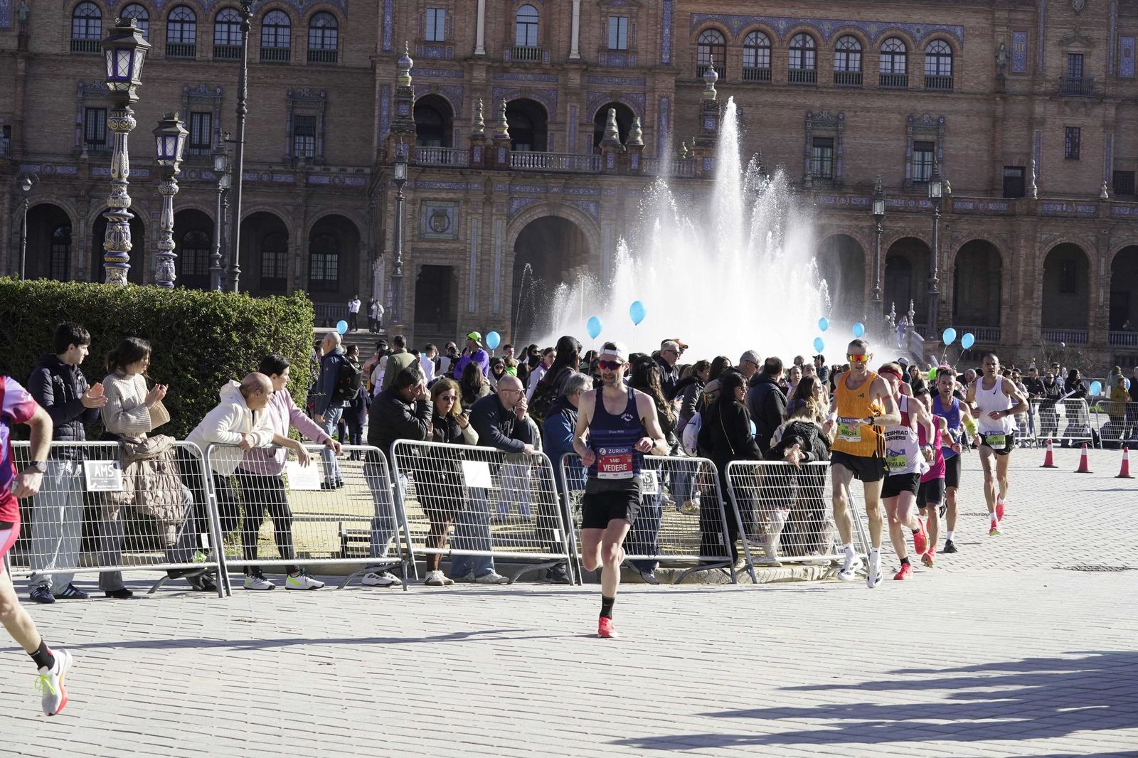 El Zúrich Maraton de Sevilla 2026 en la Plaza de España, galería 1