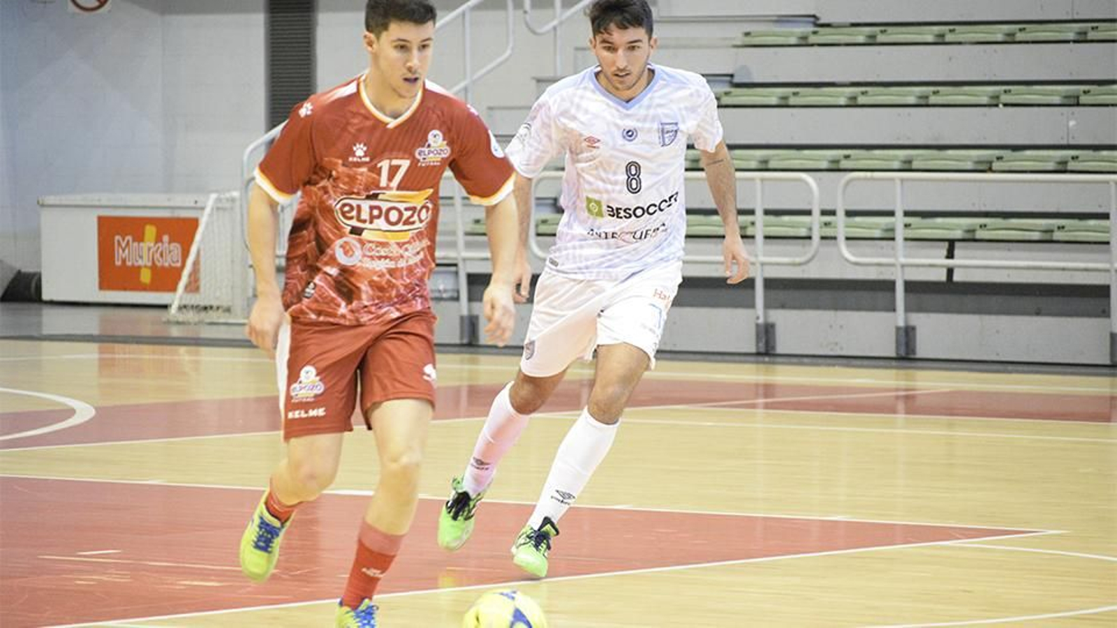 Lance del partido entre ElPozo Ciudad de Murcia y el BeSoccer UMA Antequera