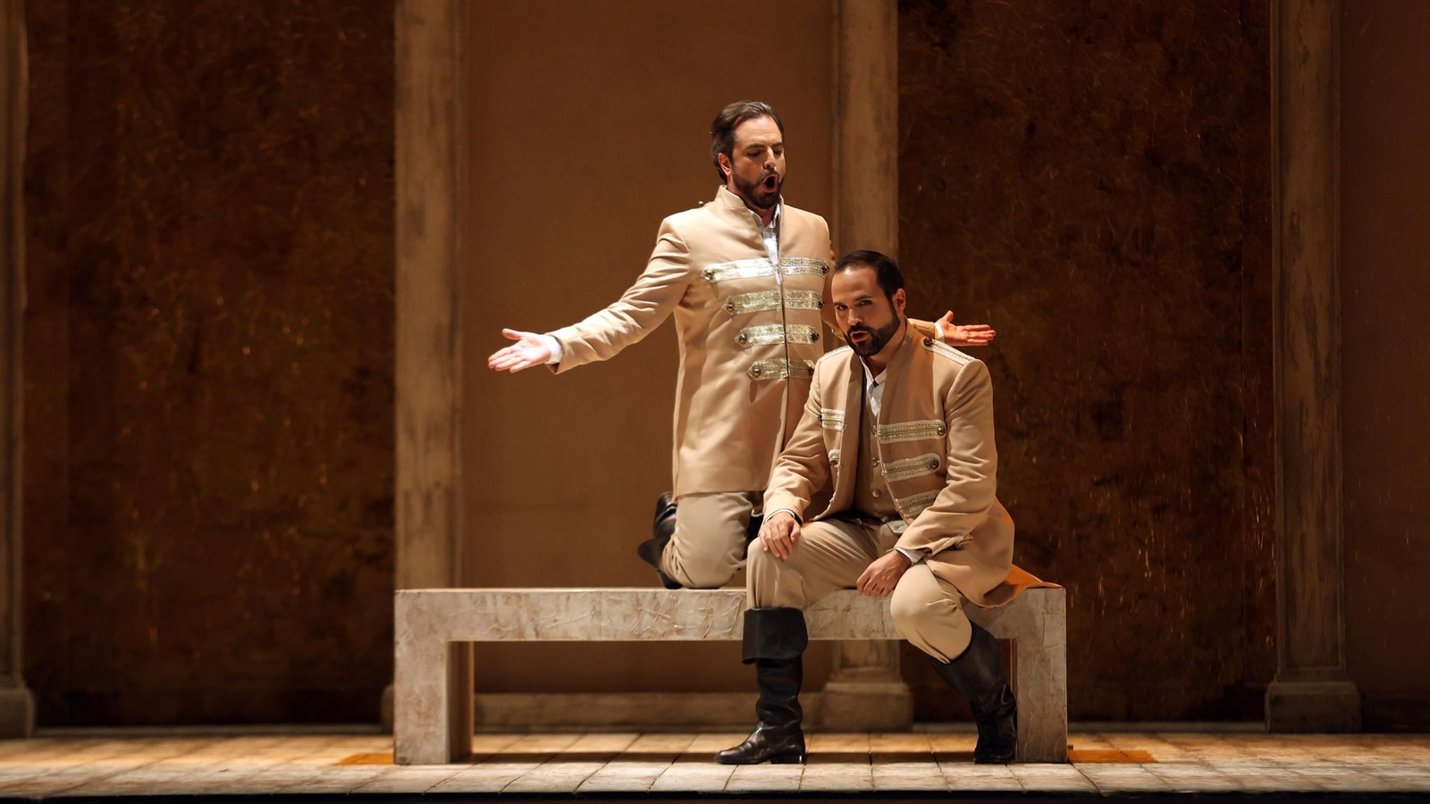 Imágenes de la ópera 'Don Gil de Alcalá' en el Teatro Villamarta de Jerez