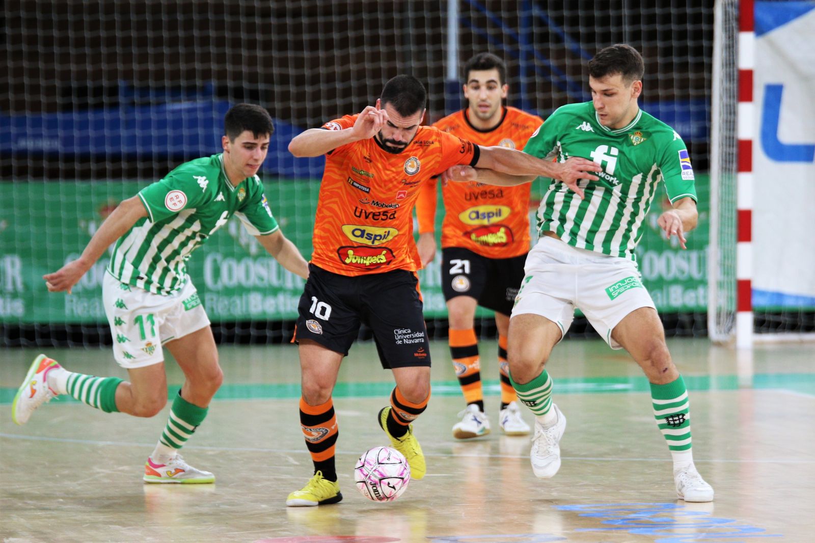 Imagen de un partido entre Betis Futsal y Ribera Navarra FS