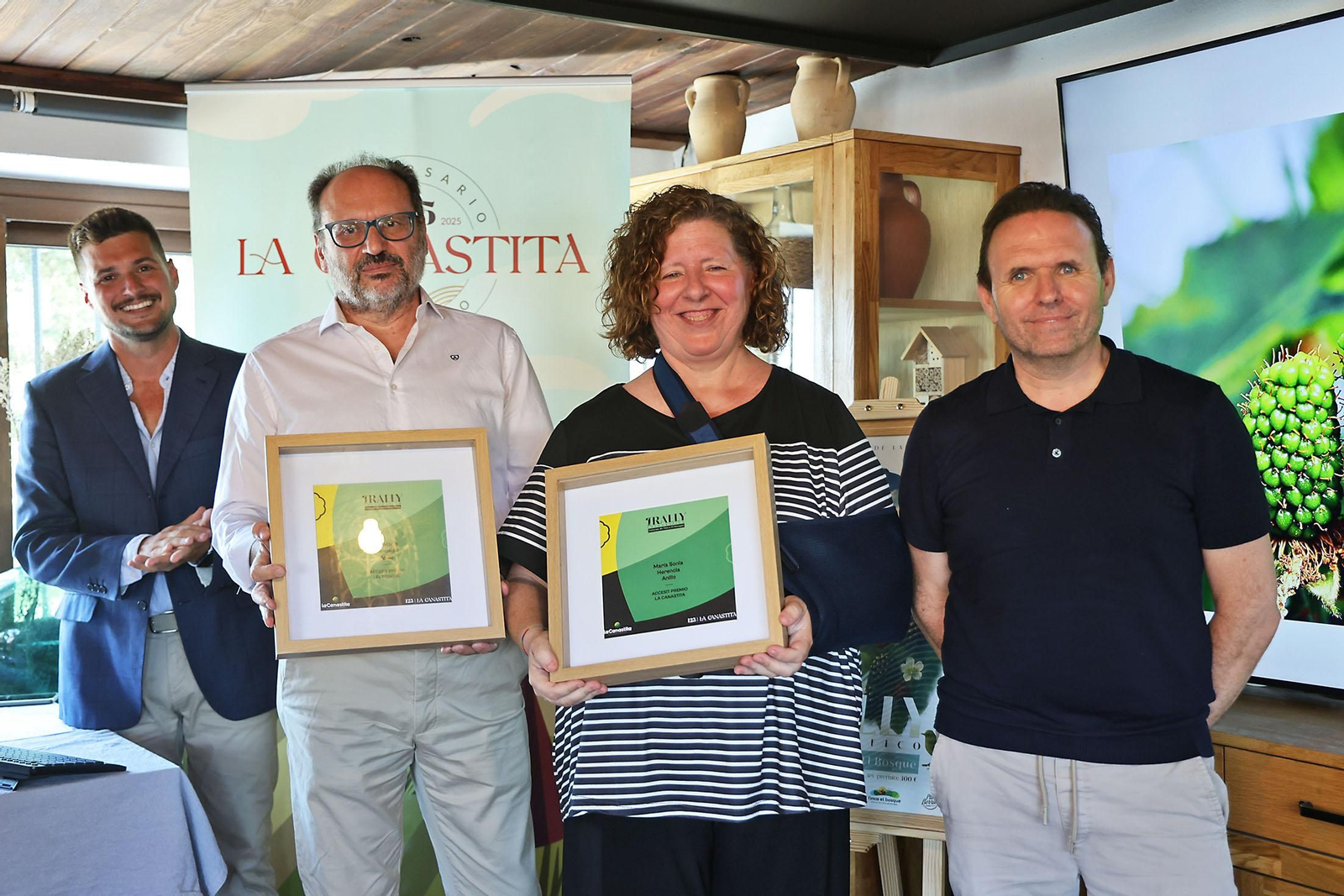 Imágenes de la entrega de premios del I Rally Fotográfico del Entorno de la Finca El Bosque Imágenes de la entrega de premios del I Rally Fotográfico del Entorno de la Finca El Bosque