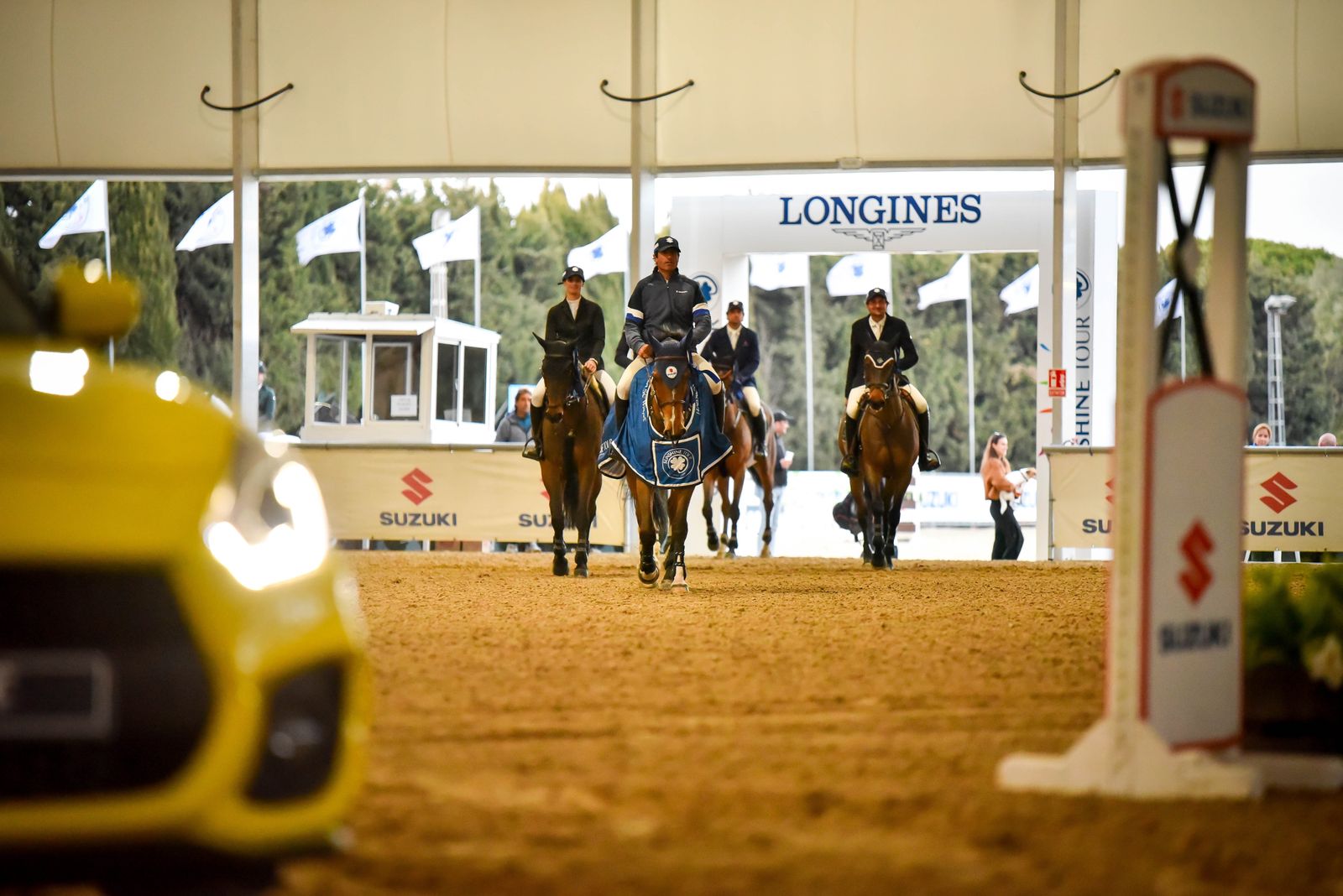 Acceso a la ceremonia de entrega de premios de la prueba ganada por el español Iván Serrano.