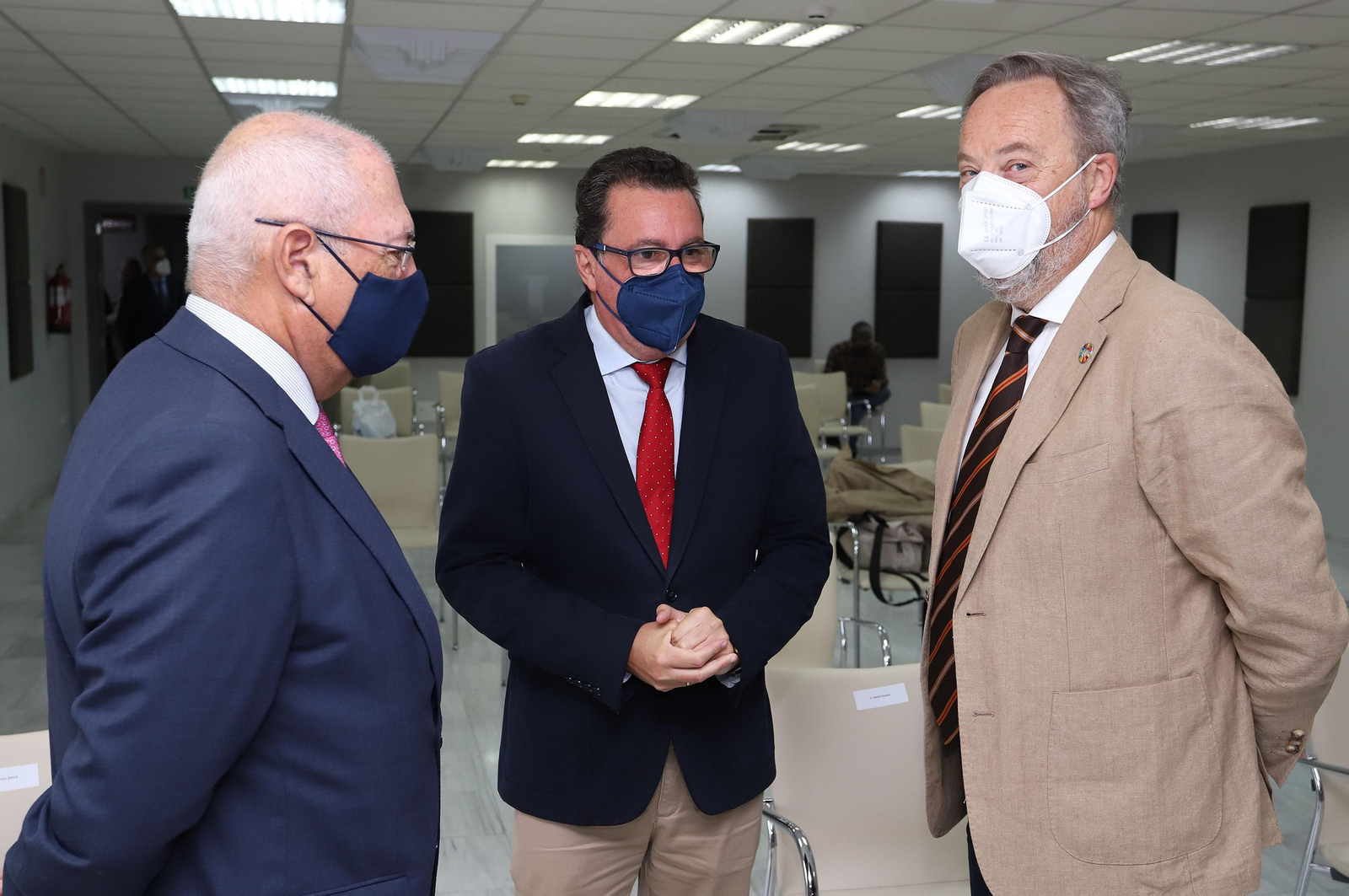 Imágenes del Foro Gerardo Rojas, con la participación de Antonio Lozano García