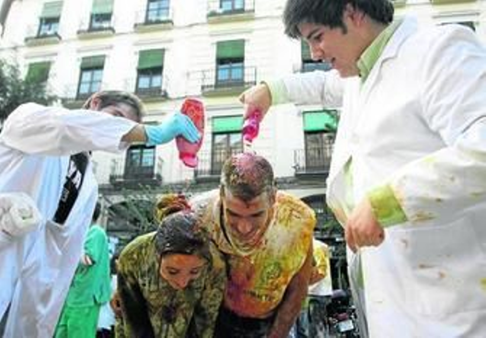 Con el inicio de curso los estudiantes que comienzan su primer año de facultad sufren toda serie de novatadas.