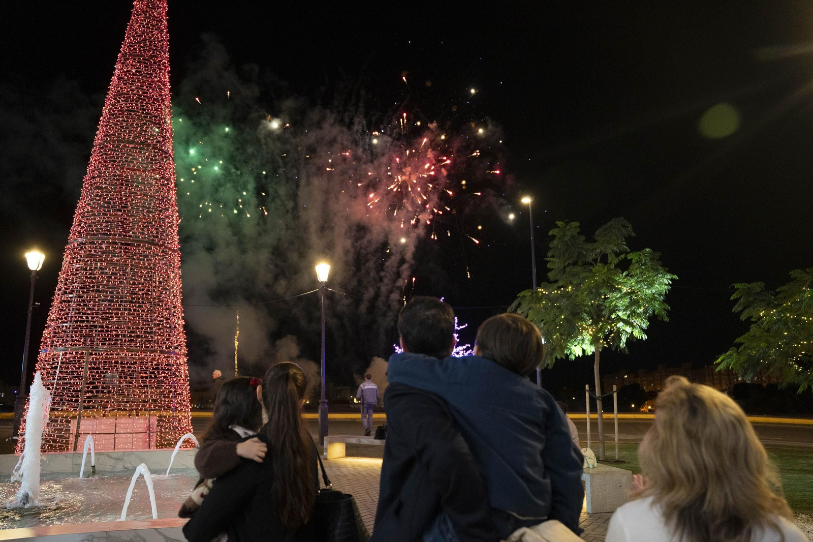 El encendido del alumbrado navideño del Hospital Universitario Torrecárdenas, en imágenes