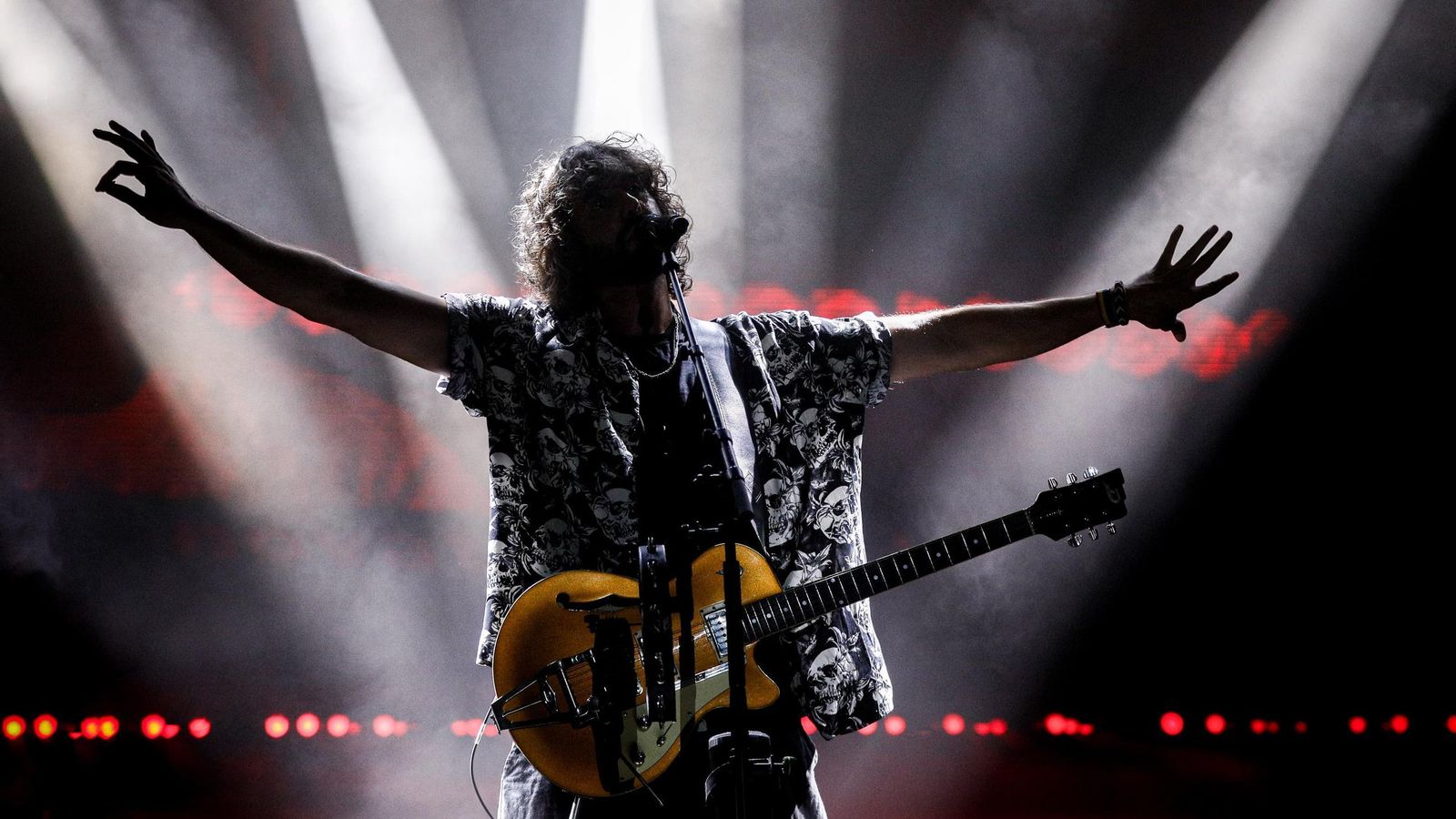 Mikel Izal durante su actuación en Concert Music 2025