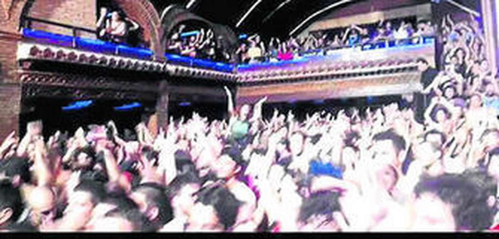 La Sala Prince abarrotada durante el concierto de La Raíz, el viernes.