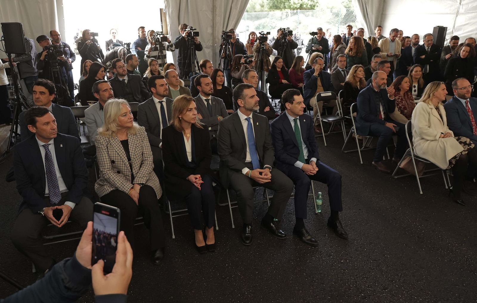 Juanma Moreno inaugura en Castellar la nueva tubería de agua para abastecer la zona norte de San Roque y el Valle del Guadiaro, en imágenes