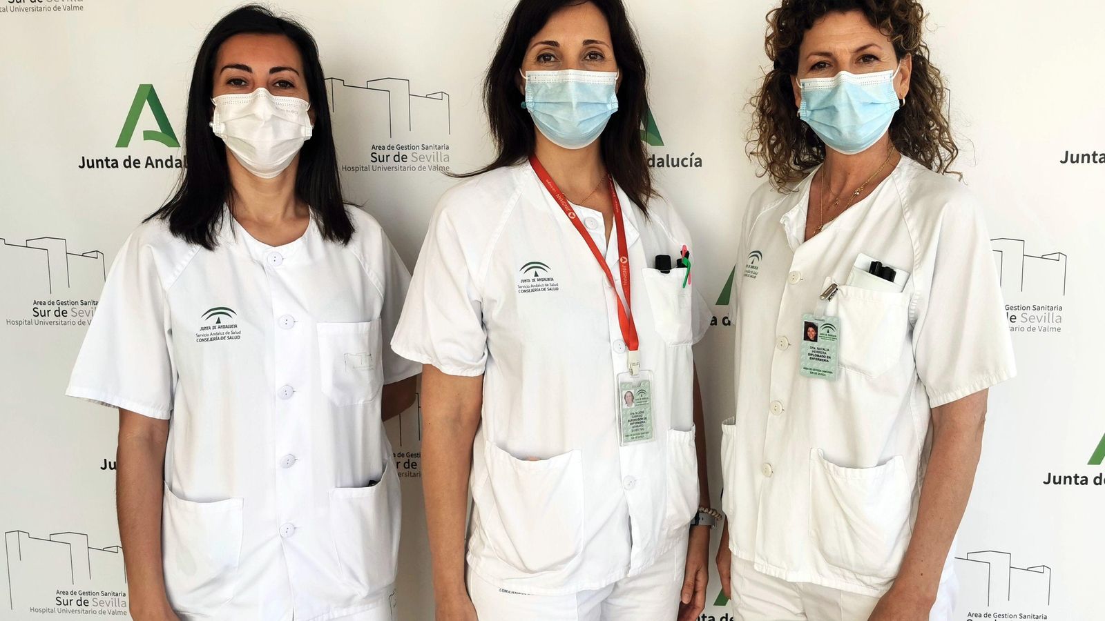 En el centro la supervisora de Enfermedades Digestivas, María José Garrido; a la derecha la supervisora de Medicina Interna, Natalia Herrera, y a la izquierda la supervisora de Farmacia y Medicina Preventiva, María Victoria Rodríguez.
