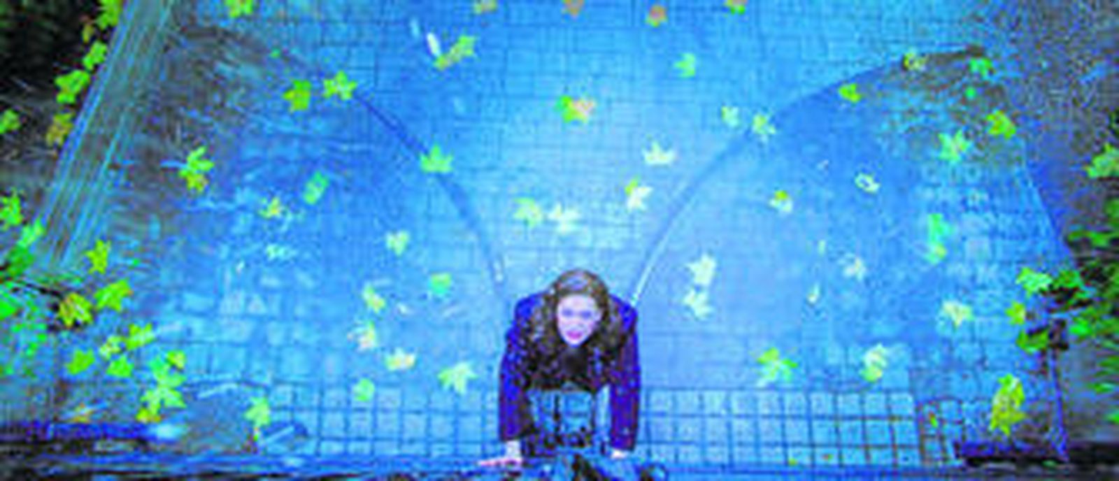 La actriz, conocida por encarnar a la hija de Antonio Alcántara en 'Cuéntame', interpreta en este nuevo trabajo a la duquesa de Alba en su juventud.