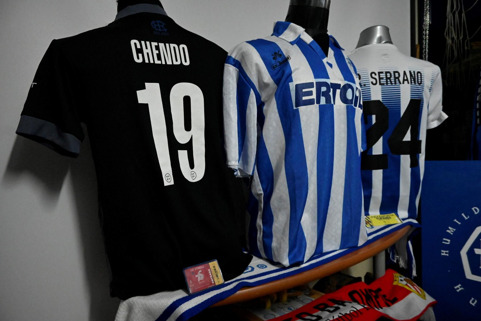 La colección de camisetas del Recreativo de Huelva de Edu Calero, en imágenes