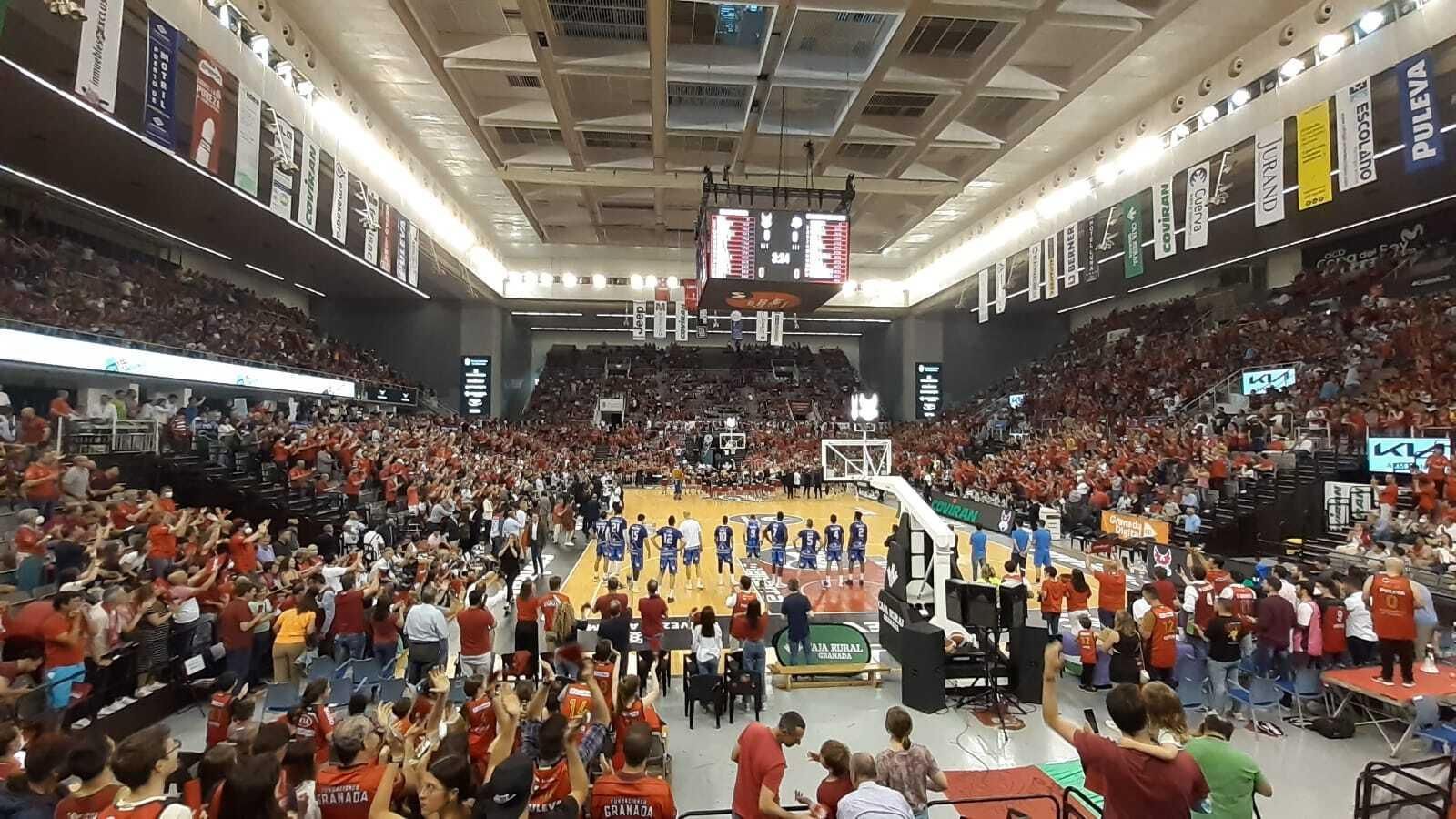 Presentación de los jugadores del Covirán Granada