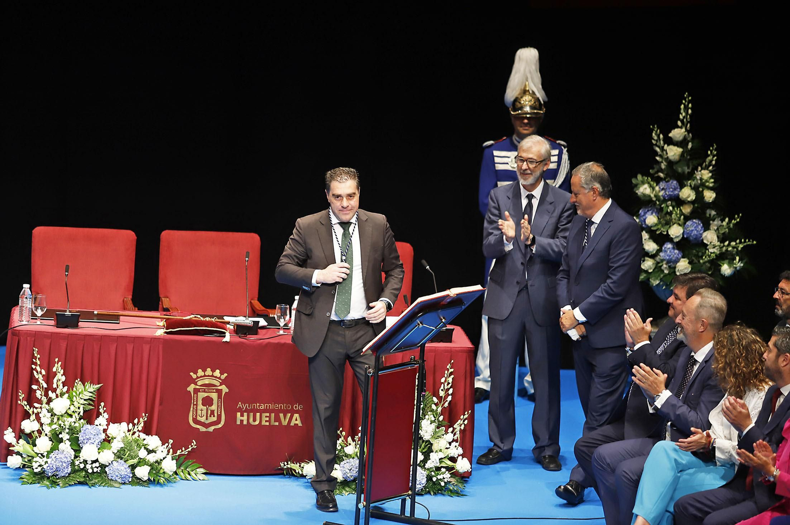 Imágenes de la toma de posesión de Pilar Miranda como alcaldesa de Huelva