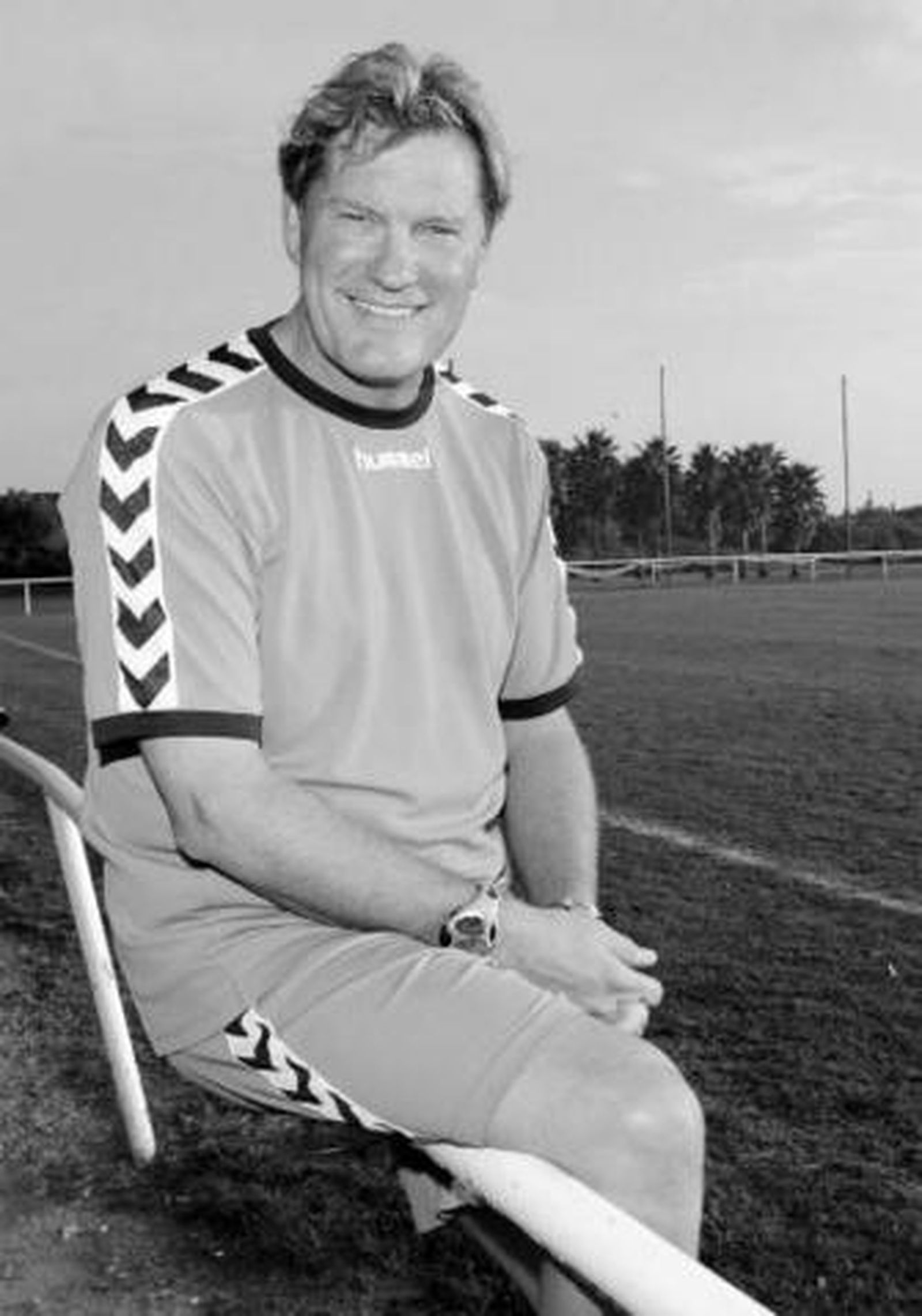Glenn Hoddle, con uno de los campos de Montecastillo al fondo.