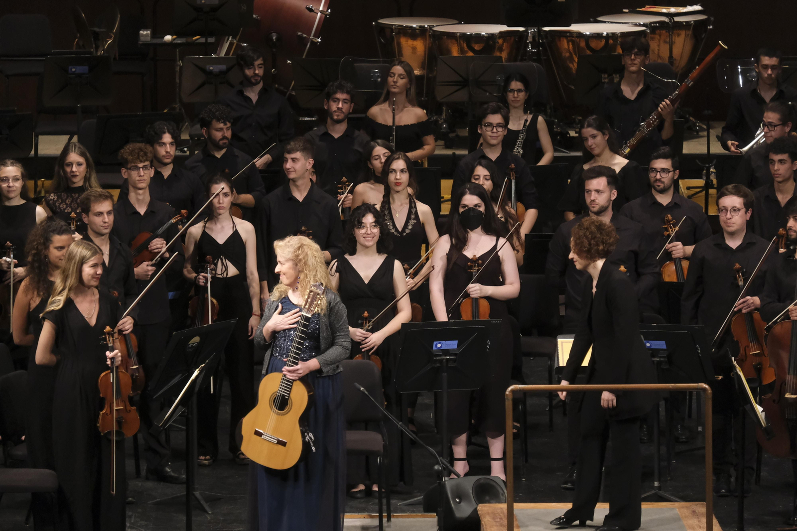 El concierto de la Orquesta Joven de Andalucía y María Esther Guzmán en el Festival de la Guitarra de Córdoba, en imágenes