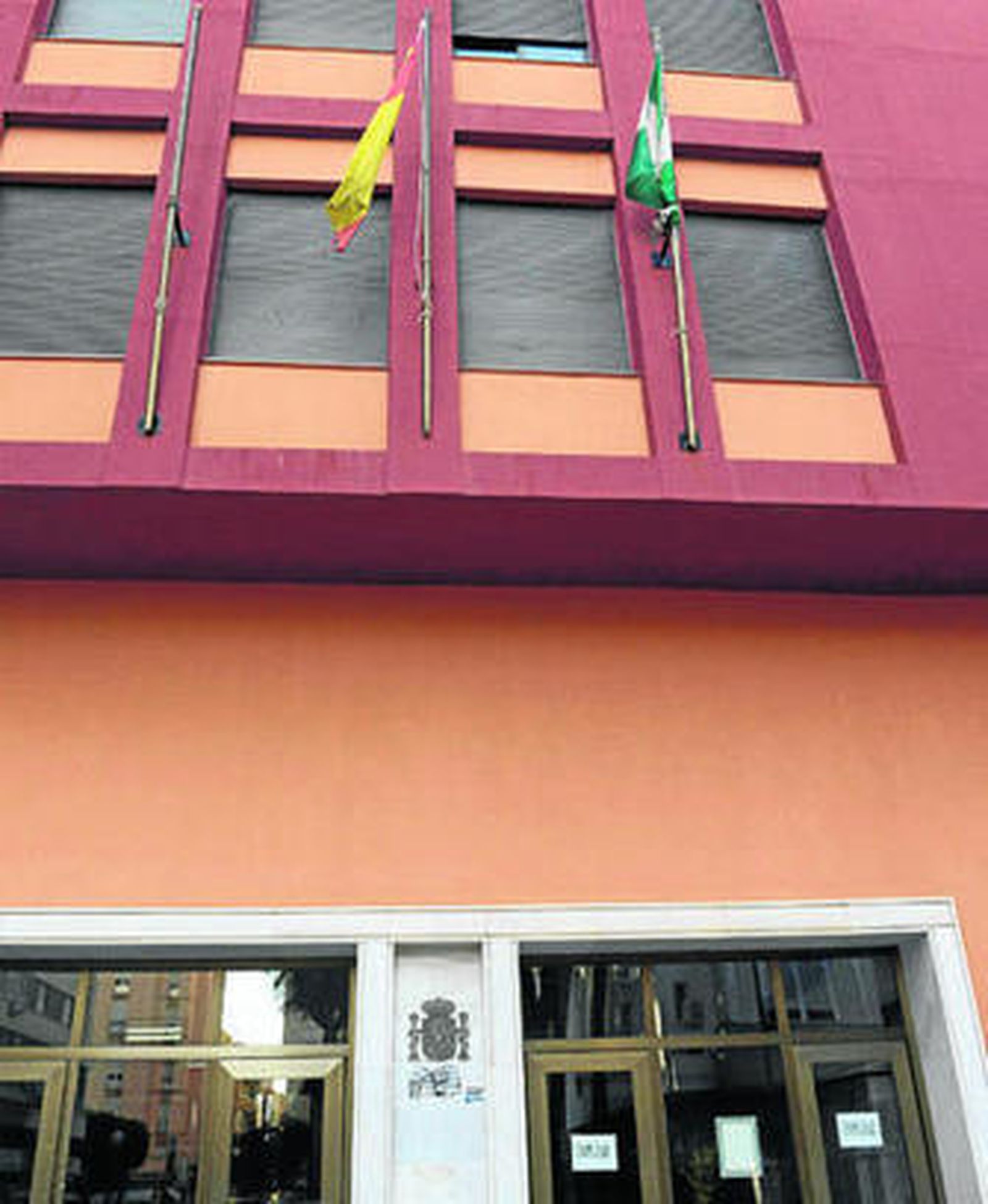 Fachada del Juzgado número 4 de Cádiz, donde ayer prestaron declaración cuatro de los detenidos en Madrid.