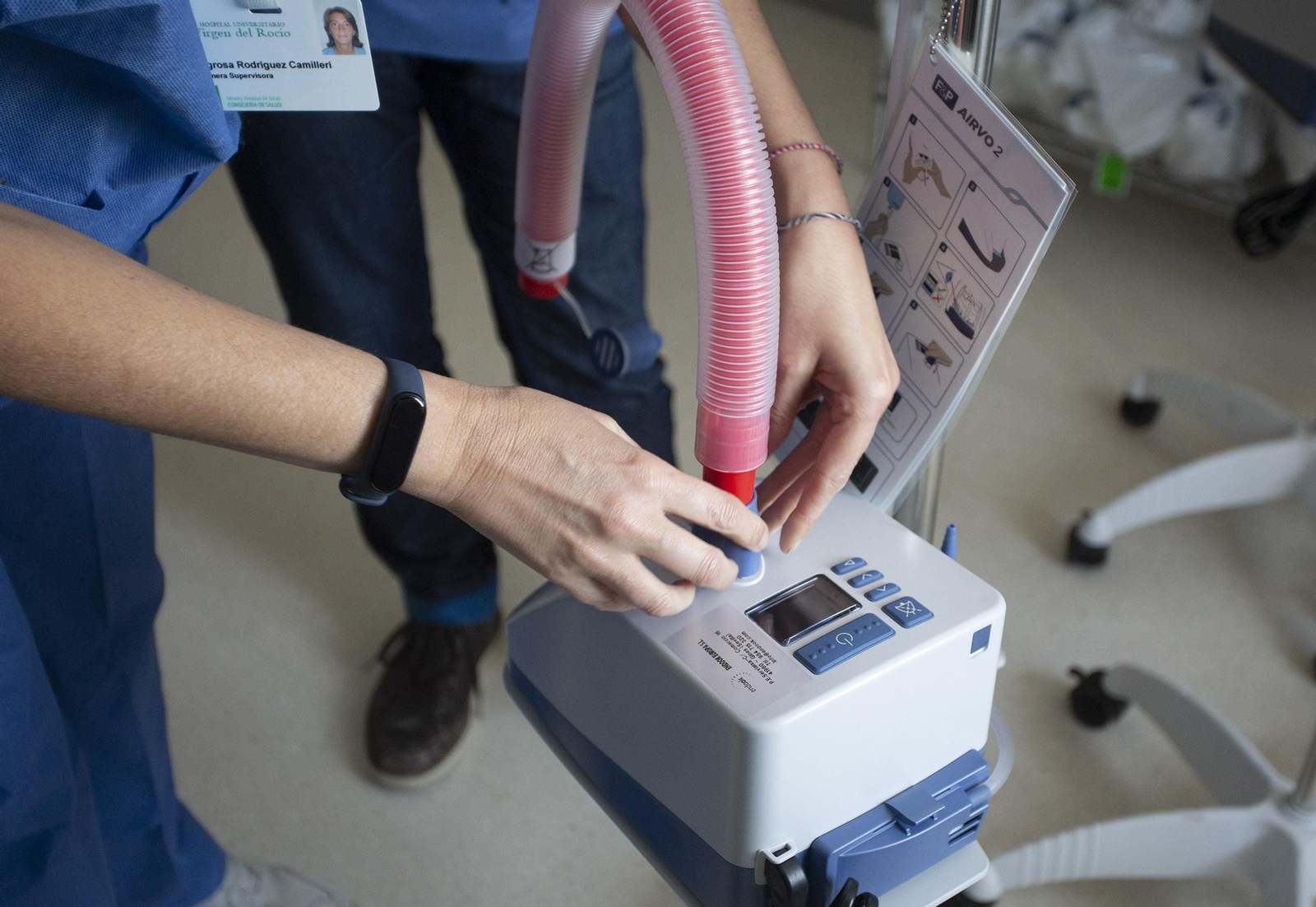 Las imágenes de la visita al interior del Hospital Militar de Sevilla